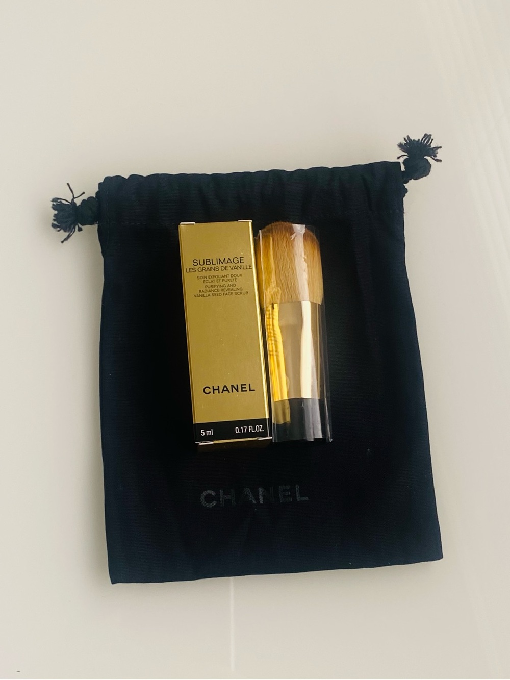 CHANEL Gold Travel Brush Black Pouch Vanilla seeds Scrub Face Set